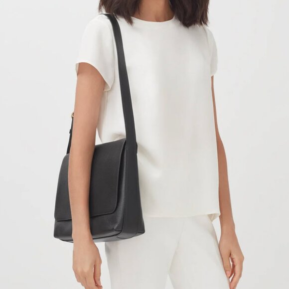 Cuyana Messenger Bag 13-inch Pebbled Black - Picture 3 of 12